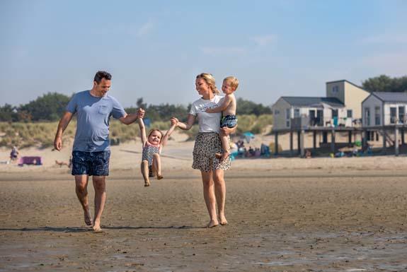 Am Strand spazieren gehen | Roompot Beach Resort