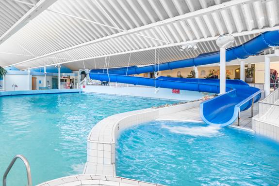 Rutsche in den Pool | Roompot Beach Resort